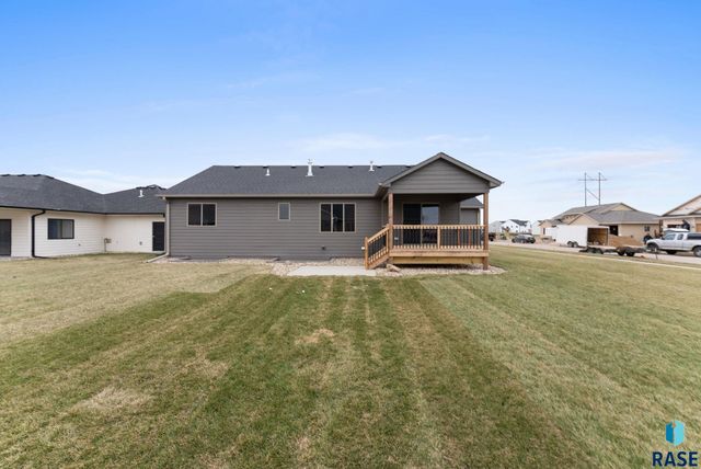 5300 E 64th St Street, Sioux Falls, SD 57108