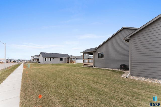 5300 E 64th St Street, Sioux Falls, SD 57108