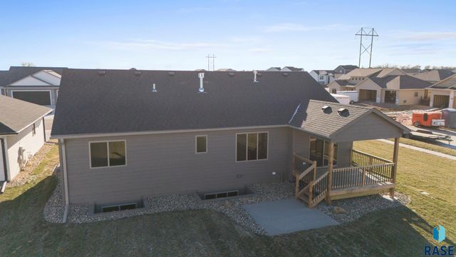 5300 E 64th St Street, Sioux Falls, SD 57108