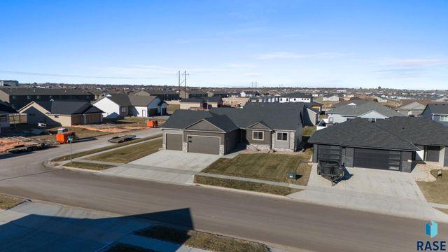 5300 E 64th St Street, Sioux Falls, SD 57108