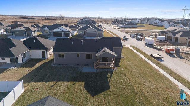 5300 E 64th St Street, Sioux Falls, SD 57108