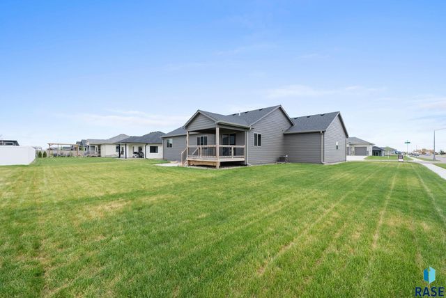 5300 E 64th St Street, Sioux Falls, SD 57108