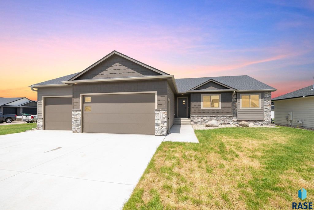 5300 E 64th St Street, Sioux Falls, SD 57108