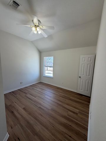 420 Woodlawn Street, Krum, TX 76249