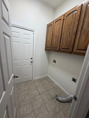 420 Woodlawn Street, Krum, TX 76249