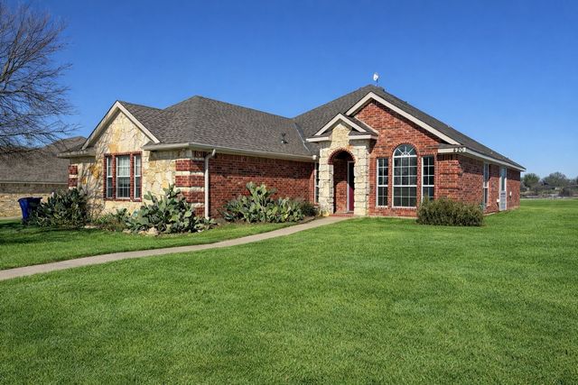 420 Woodlawn Street, Krum, TX 76249