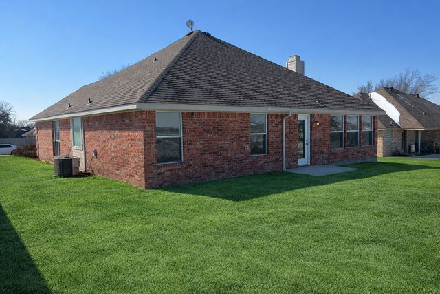 420 Woodlawn Street, Krum, TX 76249