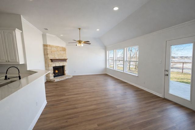 420 Woodlawn Street, Krum, TX 76249