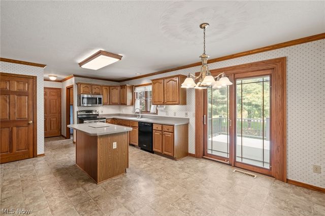 6037 Sandy Ridge Circle NW, North Canton, OH 44720