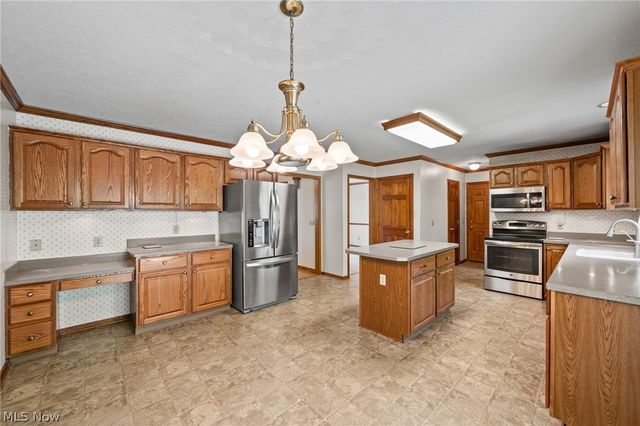 6037 Sandy Ridge Circle NW, North Canton, OH 44720