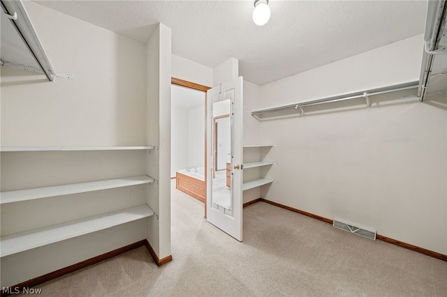 6037 Sandy Ridge Circle NW, North Canton, OH 44720