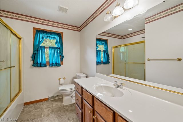6037 Sandy Ridge Circle NW, North Canton, OH 44720