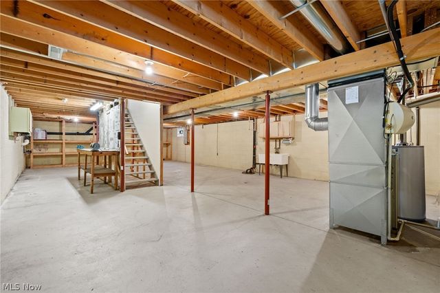 6037 Sandy Ridge Circle NW, North Canton, OH 44720