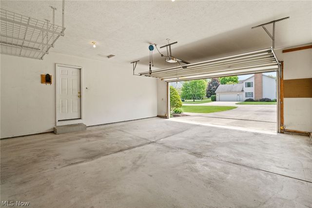 6037 Sandy Ridge Circle NW, North Canton, OH 44720