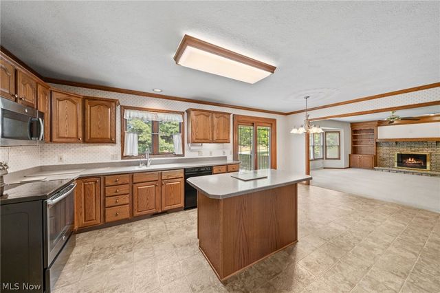 6037 Sandy Ridge Circle NW, North Canton, OH 44720