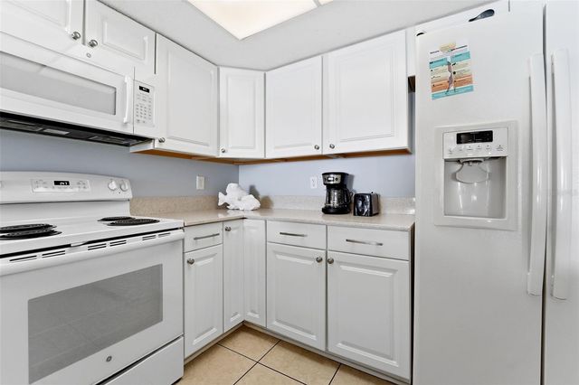 17140 GULF BOULEVARD 611, St Petersburg, FL 33708