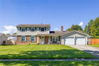 5 Rolling Meadow Drive North, Parma, NY 14468