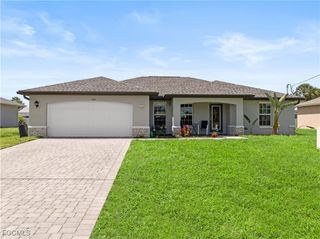 834 NE Van Loon LN, Cape Coral, FL 33909