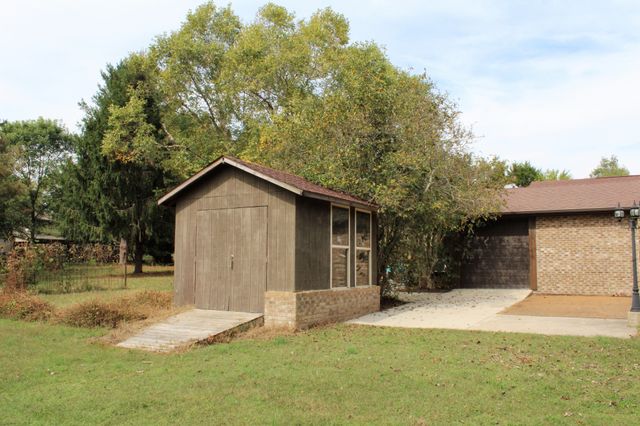 615 Lakeview Way, Winchester, TN 37398