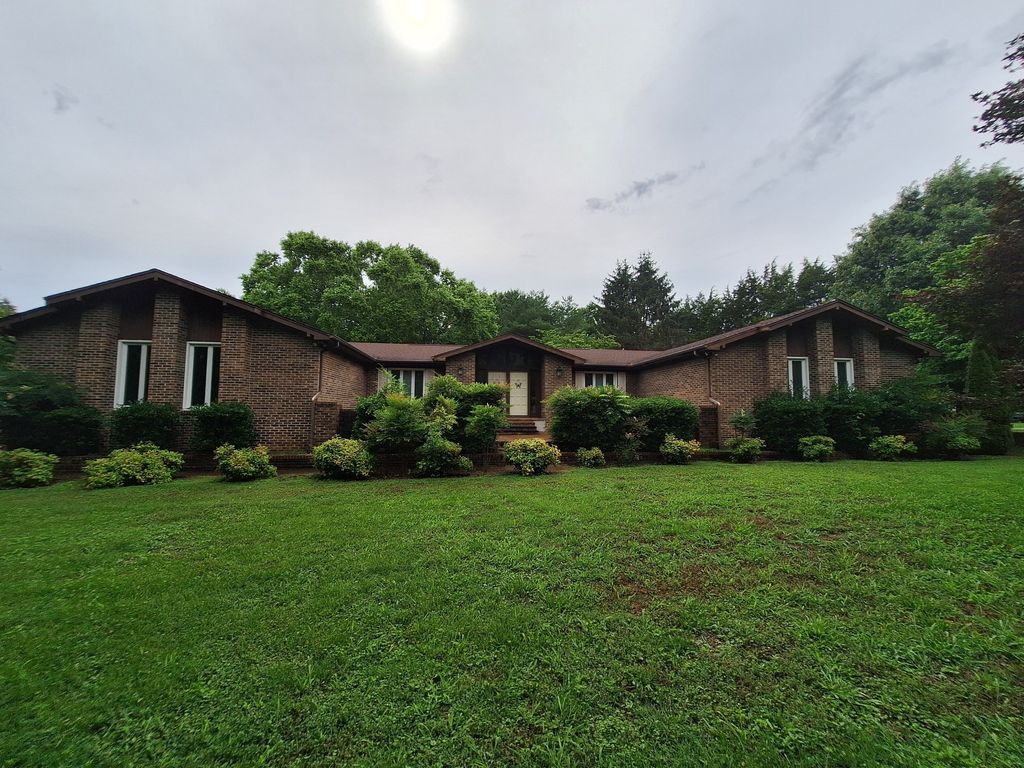 615 Lakeview Way, Winchester, TN 37398