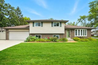 8321 Bell Street, Crown Point, IN 46307