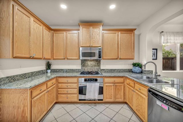 3152 Noahblomquist Way, Rancho Cordova, CA 95670