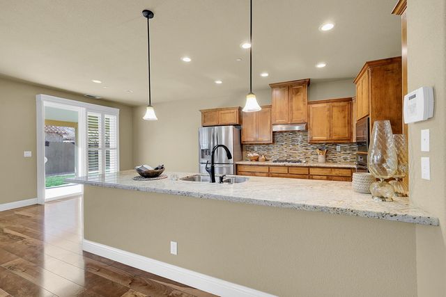 2182 Newcastle Dr, Yuba City, CA 95991