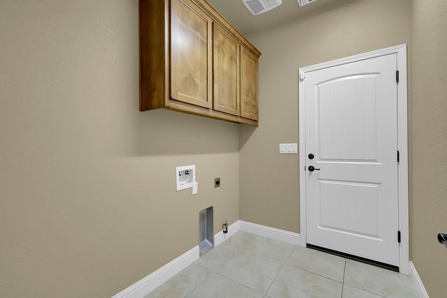 2182 Newcastle Dr, Yuba City, CA 95991