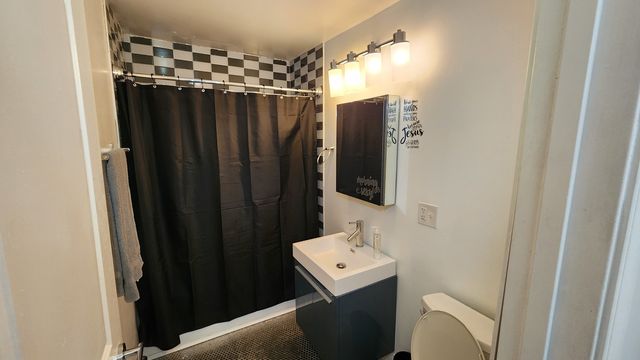 824 N AUSTIN Boulevard 3E, Oak Park, IL 60302
