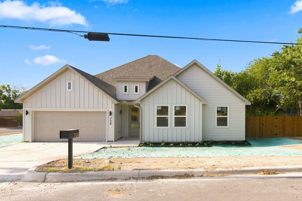 716 Dalton Street, Weatherford, TX 76086 — photo 4