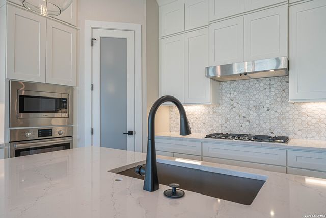 2032 Toscano Way, Kerrville, TX 78028