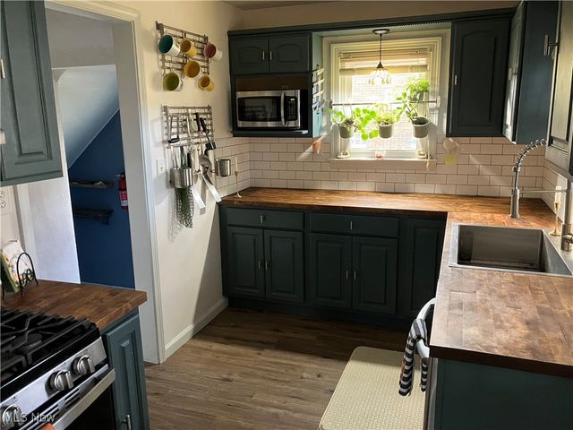 5982 Maplecliff Drive, Parma Heights, OH 44130