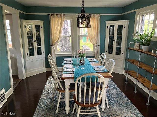 5982 Maplecliff Drive, Parma Heights, OH 44130