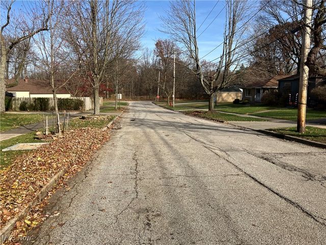 5982 Maplecliff Drive, Parma Heights, OH 44130