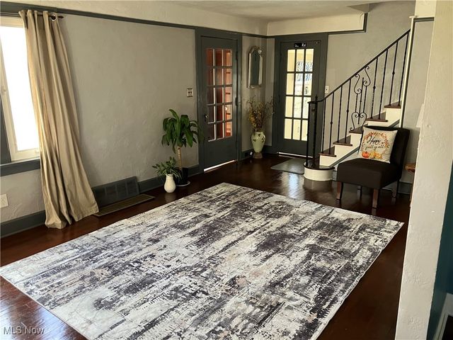 5982 Maplecliff Drive, Parma Heights, OH 44130