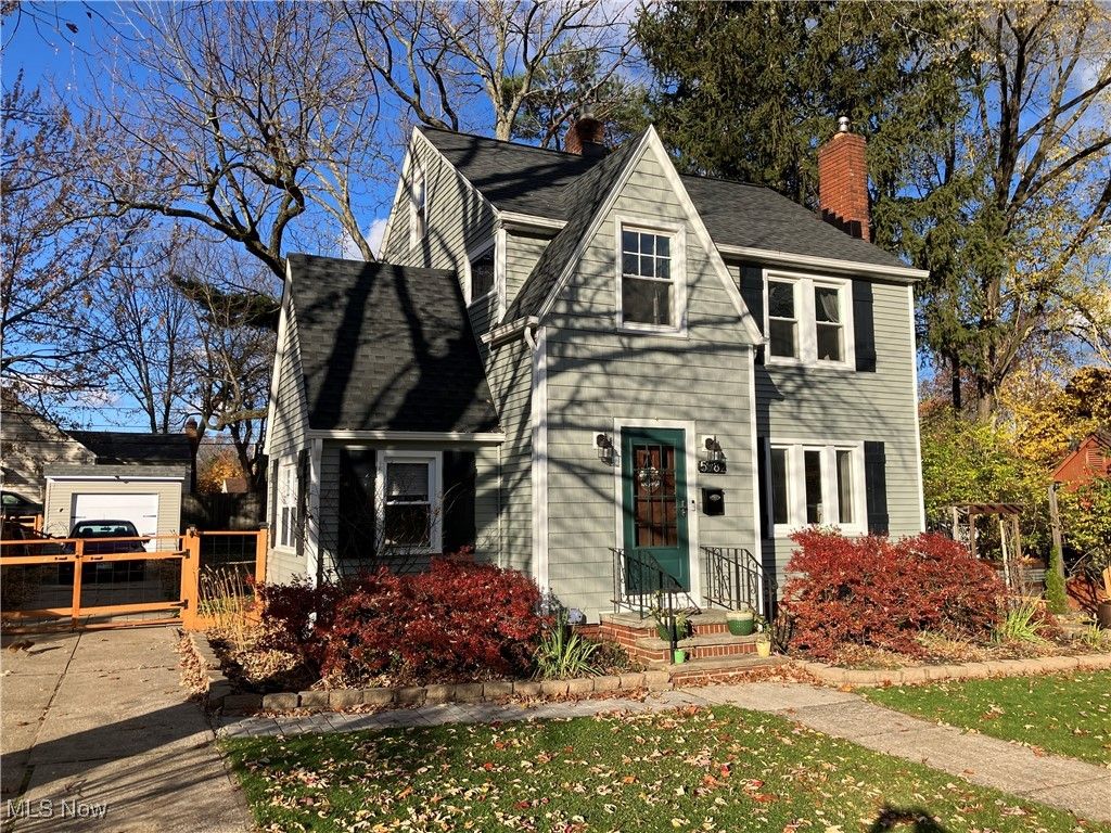 5982 Maplecliff Drive, Parma Heights, OH 44130