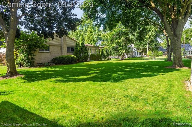 6282 Peach Drive, Clarkston, MI 48346