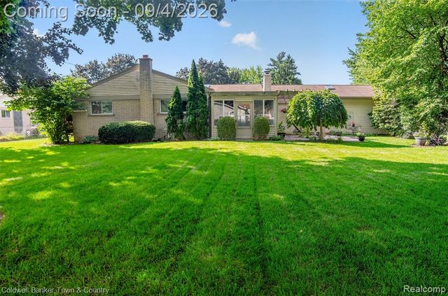 6282 Peach Drive, Clarkston, MI 48346