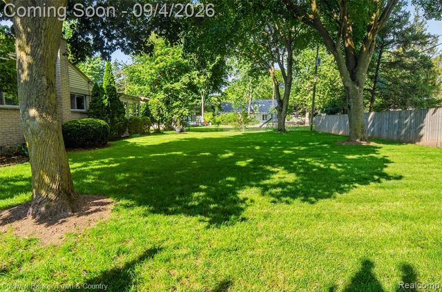 6282 Peach Drive, Clarkston, MI 48346