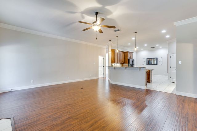 400 Hudson Lane, Burleson, TX 76028