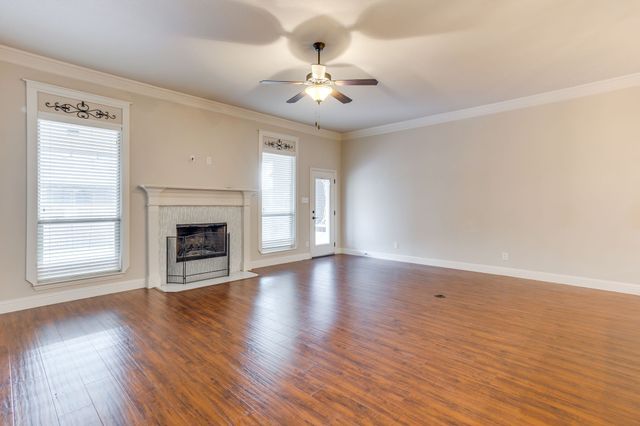 400 Hudson Lane, Burleson, TX 76028