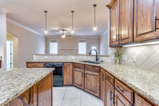 400 Hudson Lane, Burleson, TX 76028