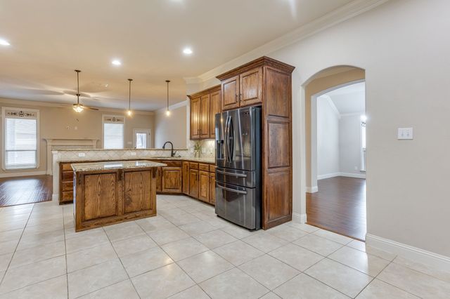 400 Hudson Lane, Burleson, TX 76028