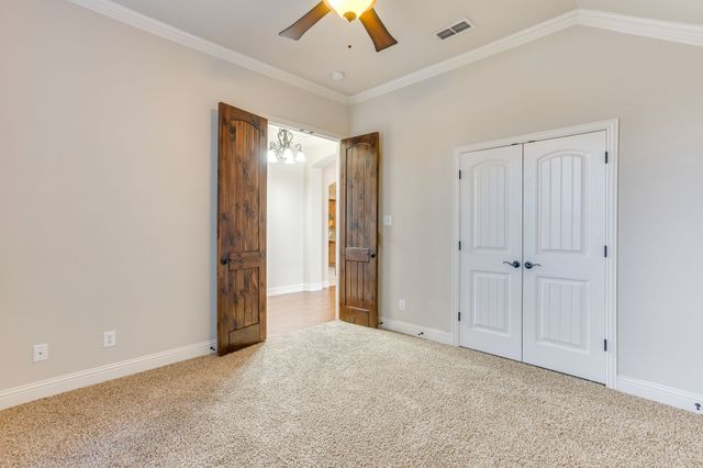 400 Hudson Lane, Burleson, TX 76028