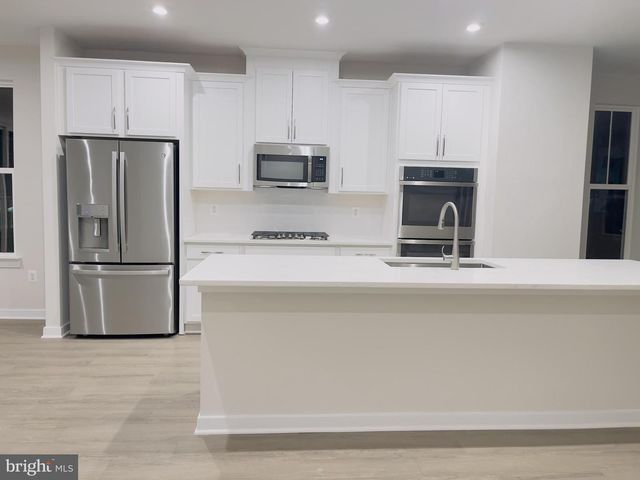 24158 THURSO SQ, Sterling, VA 20166