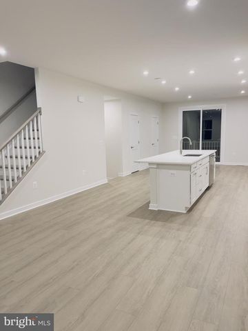 24158 THURSO SQ, Sterling, VA 20166