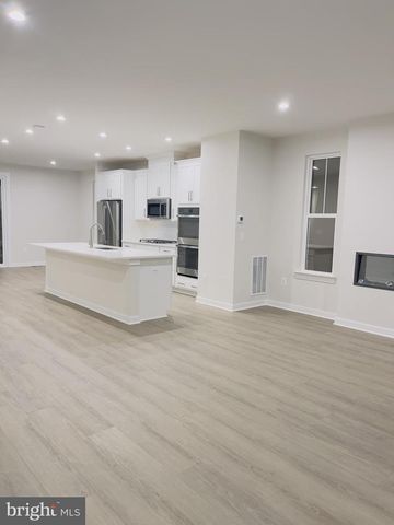 24158 THURSO SQ, Sterling, VA 20166