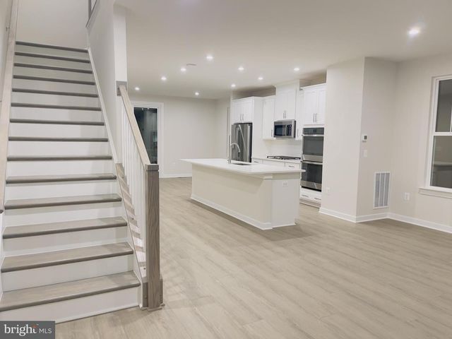 24158 THURSO SQ, Sterling, VA 20166