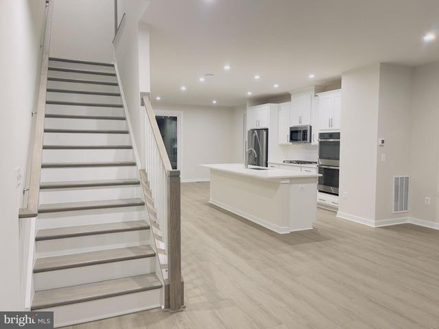 24158 THURSO SQ, Sterling, VA 20166