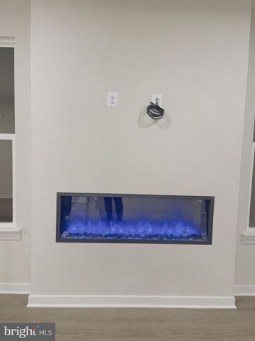 24158 THURSO SQ, Sterling, VA 20166